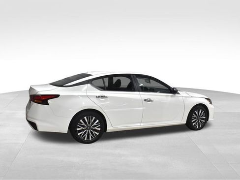 Used 2025 Nissan Altima 2.5 SV FWD image 9