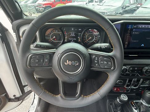 Used 2025 Jeep Gladiator Sport AWD/4WD image 26