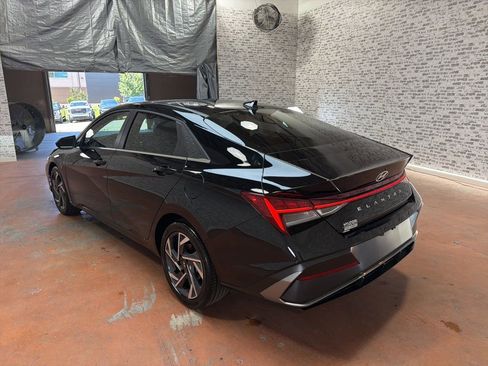 Used 2025 Hyundai Elantra SEL FWD image 5