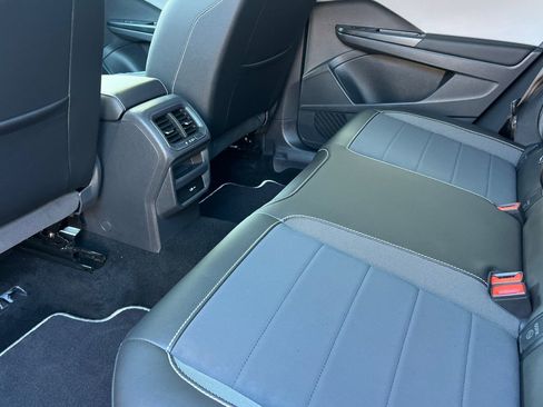 Used 2023 Volkswagen Taos SE w/ Panoramic Sunroof Package image 12