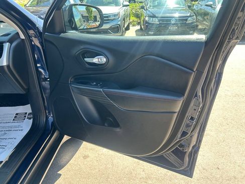 Used 2016 Jeep Cherokee Trailhawk w/ Leather Interior Group AWD/4WD image 11