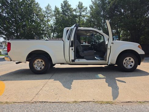 Used 2014 Nissan Frontier S w/ S Preferred Package RWD image 7