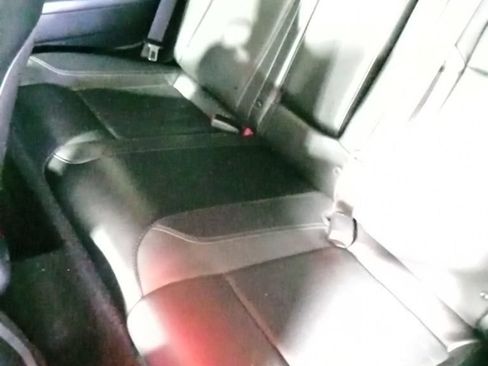 Used 2016 Dodge Challenger R/T RWD image 10