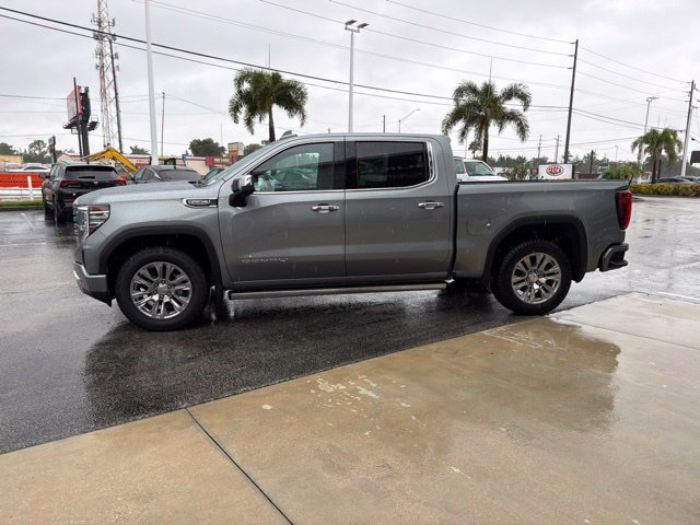 Used 2023 GMC Sierra 1500 Denali w/ Technology Package AWD/4WD image 5
