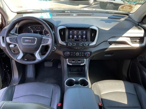 Used 2024 GMC Terrain SLT AWD/4WD image 4