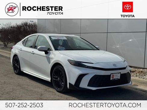 Certified 2025 Toyota Camry SE image 1