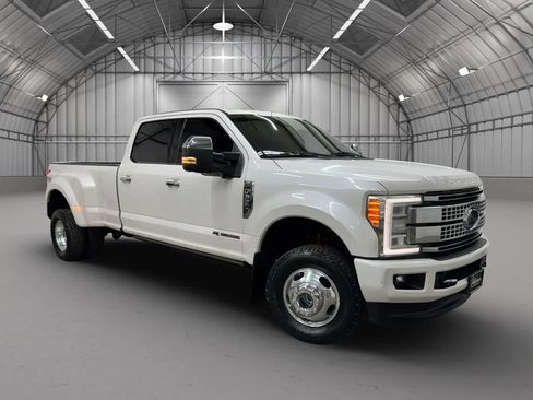 Used 2017 Ford F350 Platinum w/ Platinum Ultimate Package AWD/4WD image 7