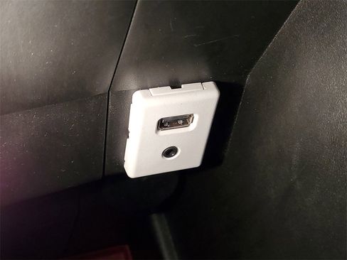 Used 2017 Chevrolet Equinox LT w/ Convenience Package image 27