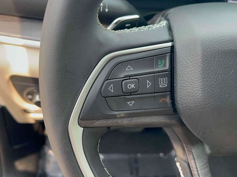 Used 2023 Jeep Grand Cherokee Limited AWD/4WD image 23