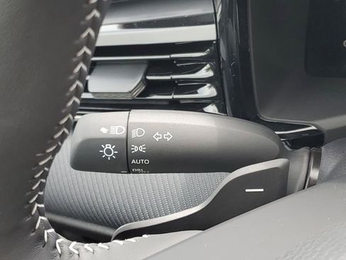 Used 2025 Toyota Camry SE image 17