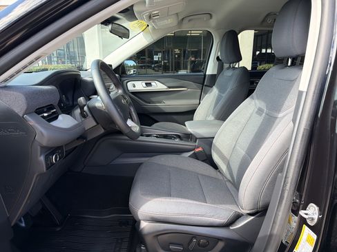 Used 2025 Ford Explorer Active AWD/4WD image 16