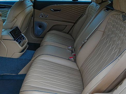 Certified 2021 Bentley Flying Spur V8 image 44