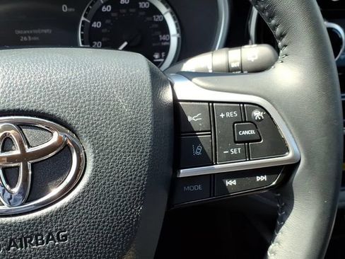 Used 2026 Toyota Highlander XLE AWD/4WD image 24