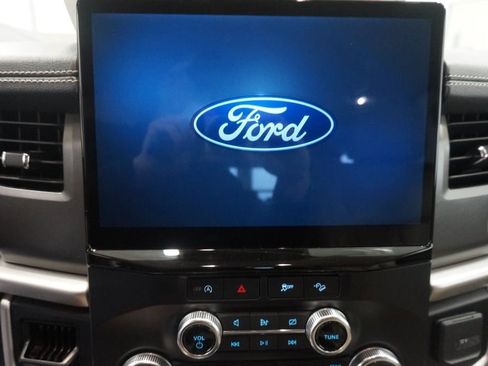 Used 2024 Ford Expedition Max XLT image 14