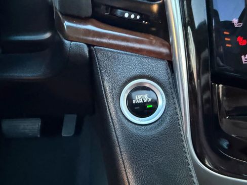 Used 2019 Cadillac Escalade Premium Luxury image 22