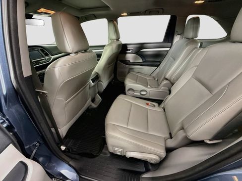 Used 2017 Toyota Highlander XLE FWD image 17