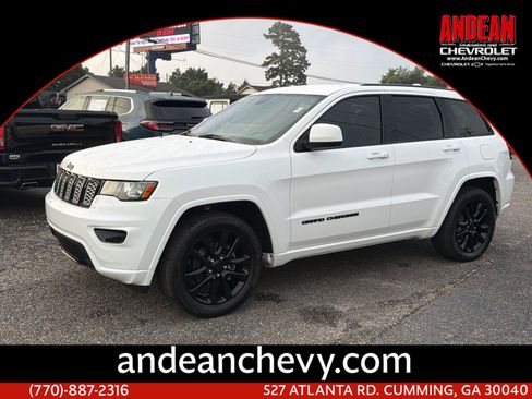 Used 2020 Jeep Grand Cherokee Altitude RWD image 1