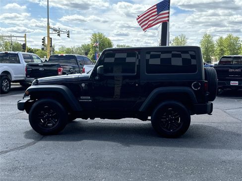 Used 2017 Jeep Wrangler Sport w/ Connectivity Group AWD/4WD image 4
