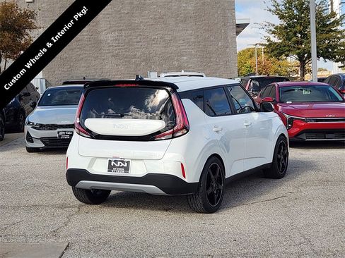 New 2025 Kia Soul LX w/ LX Technology Package image 4
