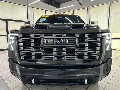 Used 2025 GMC Sierra 2500 Denali Ultimate AWD/4WD image 9