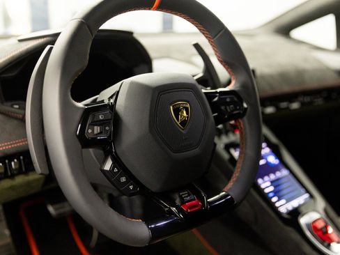 Used 2024 Lamborghini Huracan Sterrato image 18