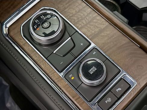 Used 2019 Ford Expedition Platinum image 18