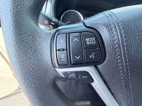 Used 2019 Toyota Highlander LE FWD image 13
