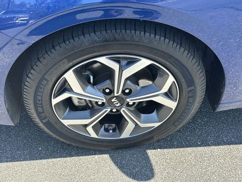 Used 2020 Kia Forte LXS FWD image 11