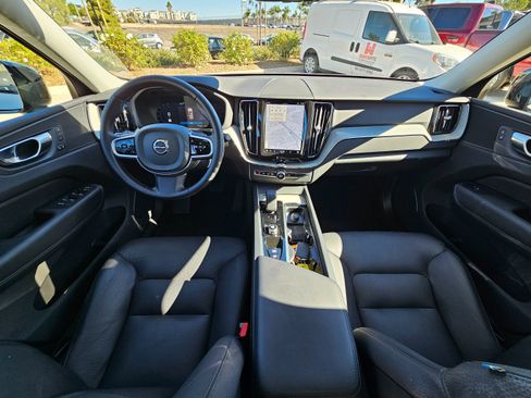 Used 2025 Volvo XC60 B5 Plus image 15