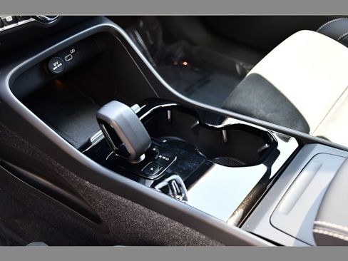 Certified 2023 Volvo C40 P8 Recharge Ultimate w/ Protection Package Premier AWD/4WD image 36
