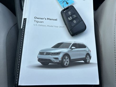 Used 2019 Volkswagen Tiguan SEL R-Line FWD image 18