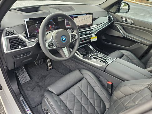 New 2026 BMW X5 xDrive50e w/ M Sport Package image 2