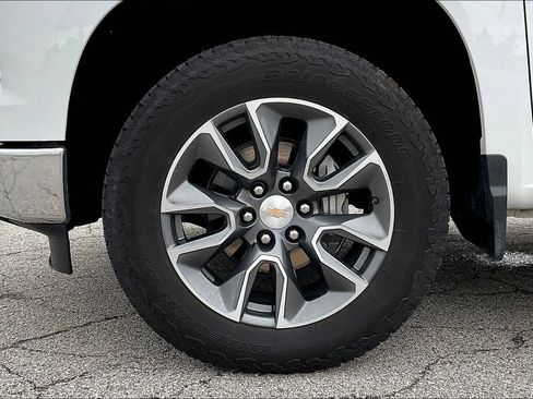 Used 2025 Chevrolet Silverado 1500 LT AWD/4WD image 30