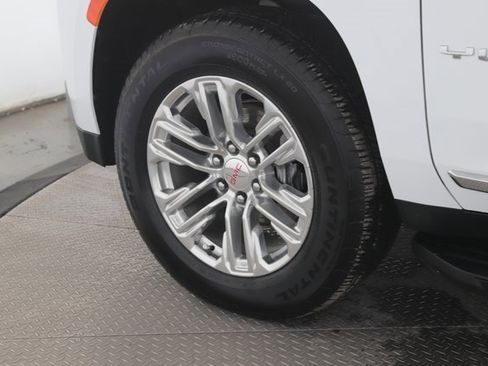Used 2024 GMC Yukon SLT w/ SLT Luxury Package image 13