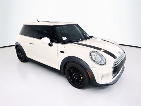 Used 2018 MINI Cooper 2-Door Hardtop image 7