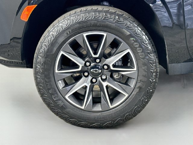 Used 2023 Chevrolet Tahoe Z71 w/ Z71 Off-Road Package AWD/4WD image 37