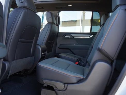 Used 2025 GMC Acadia AT4 AWD/4WD image 27