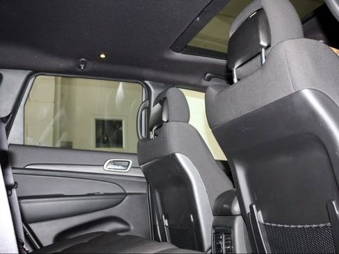 Used 2021 Jeep Grand Cherokee Laredo image 6