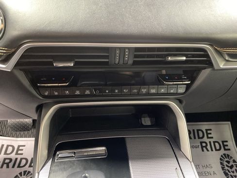 Used 2025 MAZDA CX-70 3.3 Turbo S w/ Premium Package image 29