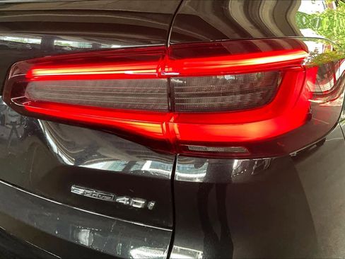 Used 2021 BMW X5 sDrive40i w/ M Sport Package RWD image 29