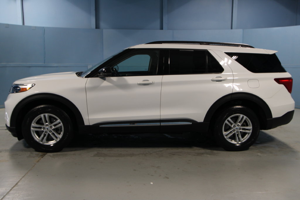 Used 2023 Ford Explorer XLT w/ Equipment Group 202A AWD/4WD image 31
