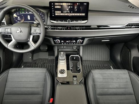 New 2026 Mitsubishi Outlander SE image 12