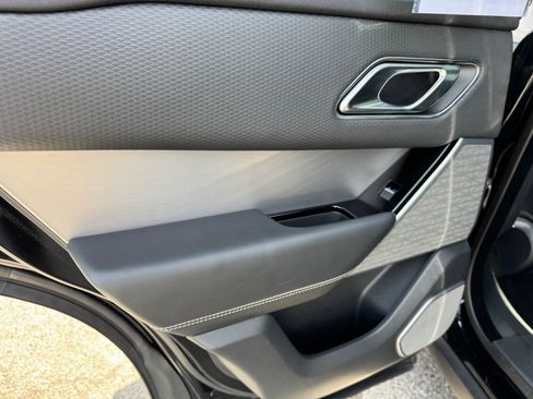 Used 2018 Land Rover Range Rover Velar R-Dynamic SE AWD/4WD image 16