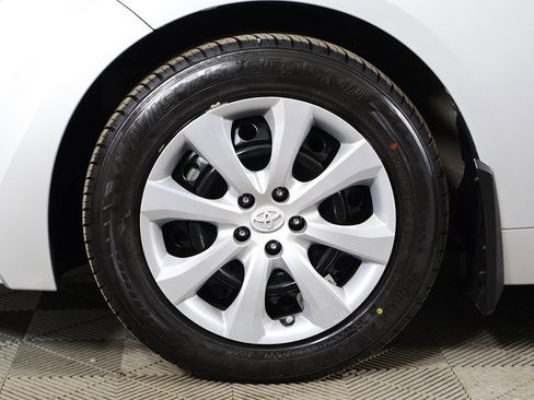 Used 2021 Toyota Corolla LE image 19