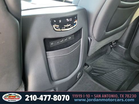 Used 2019 Cadillac Escalade ESV Premium Luxury RWD image 18