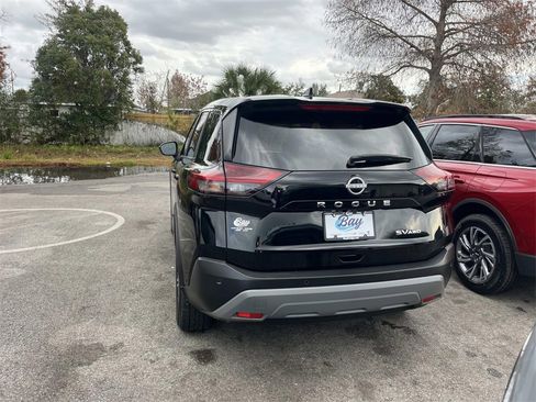 Used 2023 Nissan Rogue SV image 5