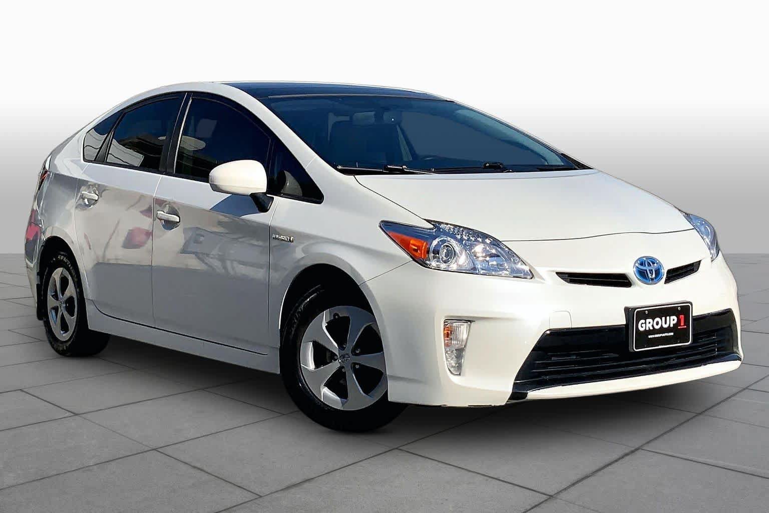 Used 2014 Toyota Prius Four w/ Solar Roof Package FWD image 2