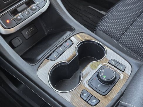 Used 2023 GMC Acadia SLE w/ Driver Convenience Package image 14