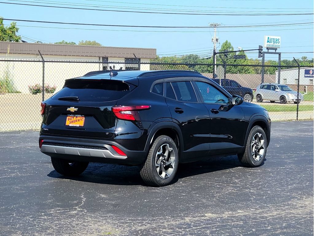 Used 2024 Chevrolet Trax LT w/ Sunroof Package FWD image 8