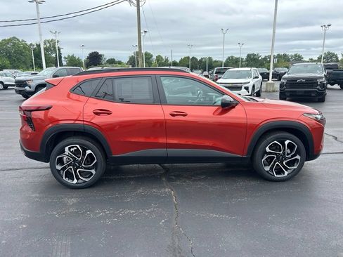 Certified 2024 Chevrolet Trax RS w/ Sunroof Package FWD image 10